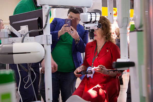 Стенд компании GREEN DENT на выставке Дентал-Ревю 2020-39.jpg