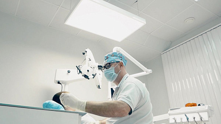 ДентЛайт-Комфорт - бестеневой стоматологический LED светильник с пультом ДУ