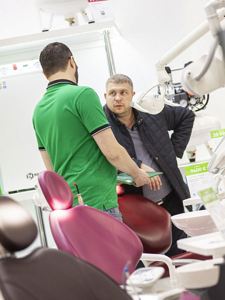 Стенд компании GREEN DENT на выставке Дентал-Экспо 2019_65.jpg