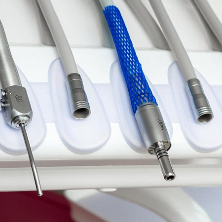 Cefla Dental Group Victor 100 (AM8050) - стоматологическая установка с нижней/верхней подачей инструментов