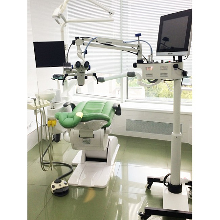 Quale Vision 5 plus​ - дентальный операционный микроскоп с 5-ти ступенчатым увеличением и HD-видеофиксацией