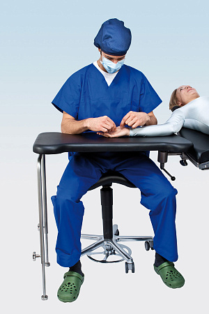 Brumaba Z1.036 - ХИРУРГИЧЕСКИЙ СТОЛИК ДЛЯ РУК С 2 ТЕЛЕСКОПИЧЕСКИМИ СТОЙКАМИ