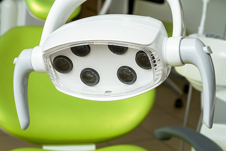 MERCURY 1000 - стоматологическая установка с верхней подачей инструментов