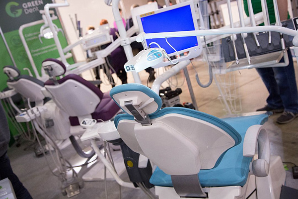 Стенд компании GREEN DENT на выставке Дентал-Ревю 2020-55.jpg