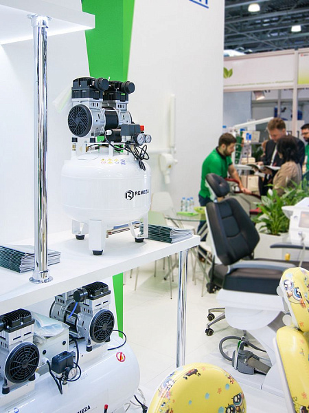 Стенд компании GREEN DENT на выставке Дентал Салон 2019_003.jpg
