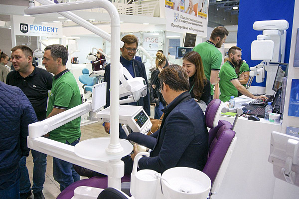 Стенд компании GREEN DENT на выставке Дентал-Экспо 2019_01.jpg